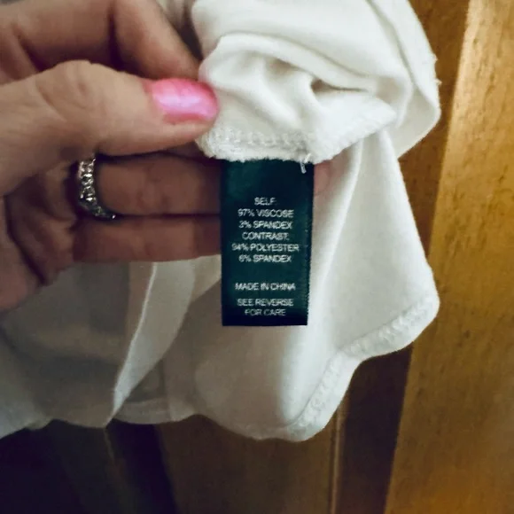 Racerback tank rom the Buckle. White with mesh details - Picture 5 of 5